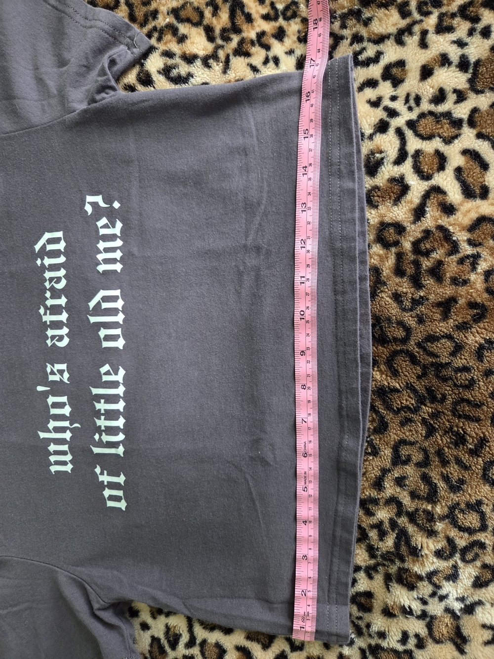 Cropped "Who's Afraid Of Little Old Me tee - Picture 5 of 7